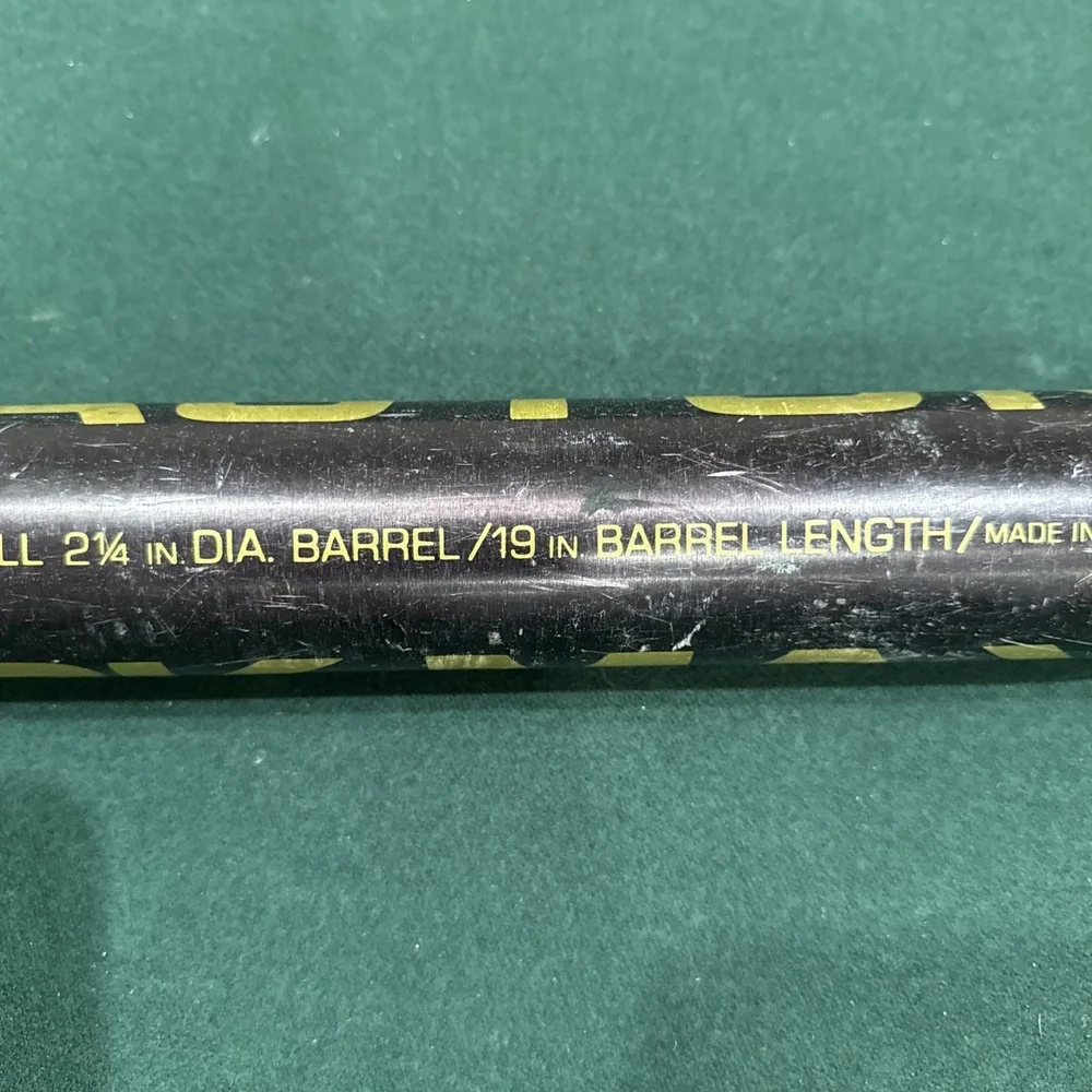 Easton Black Magic‎ S80-3435 2 1/4